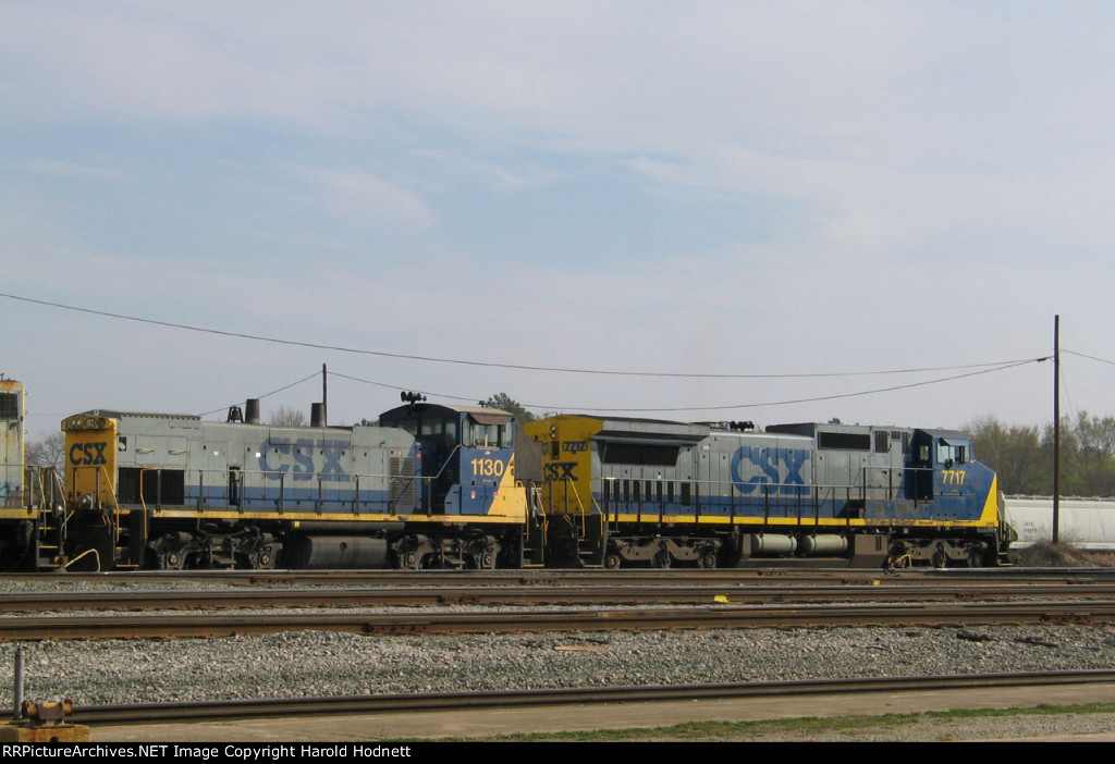 CSX 1130 & 7717 in the yard